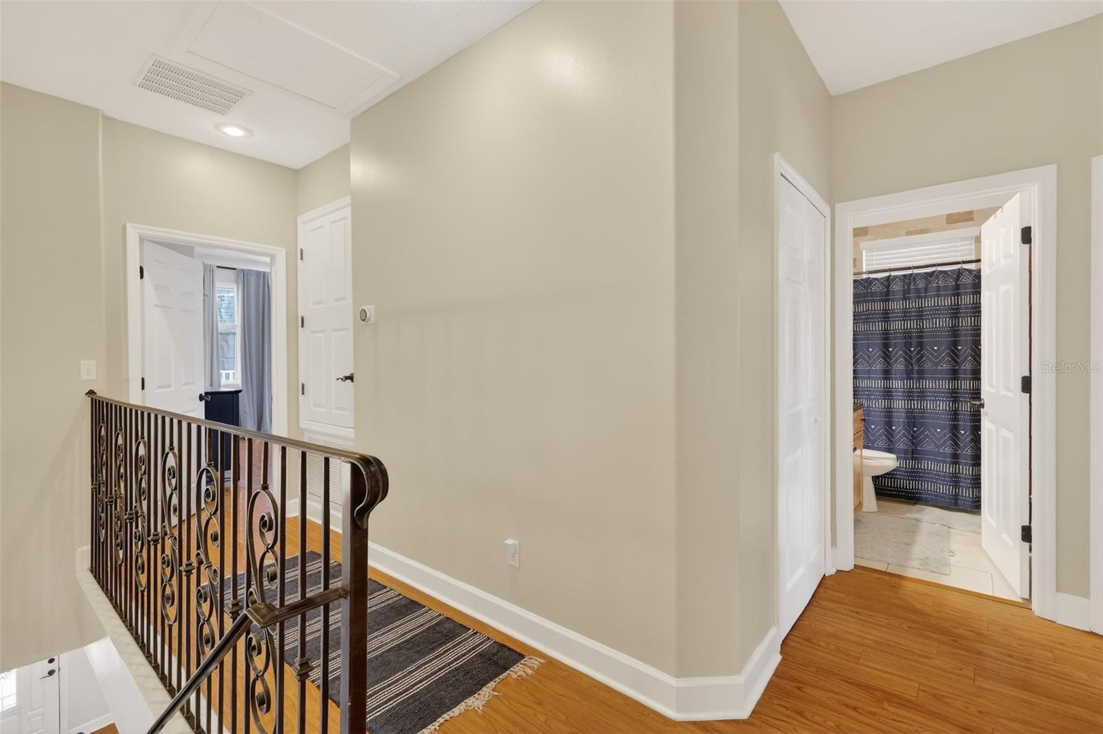 Image 21 of 66 For 111 Steele Street