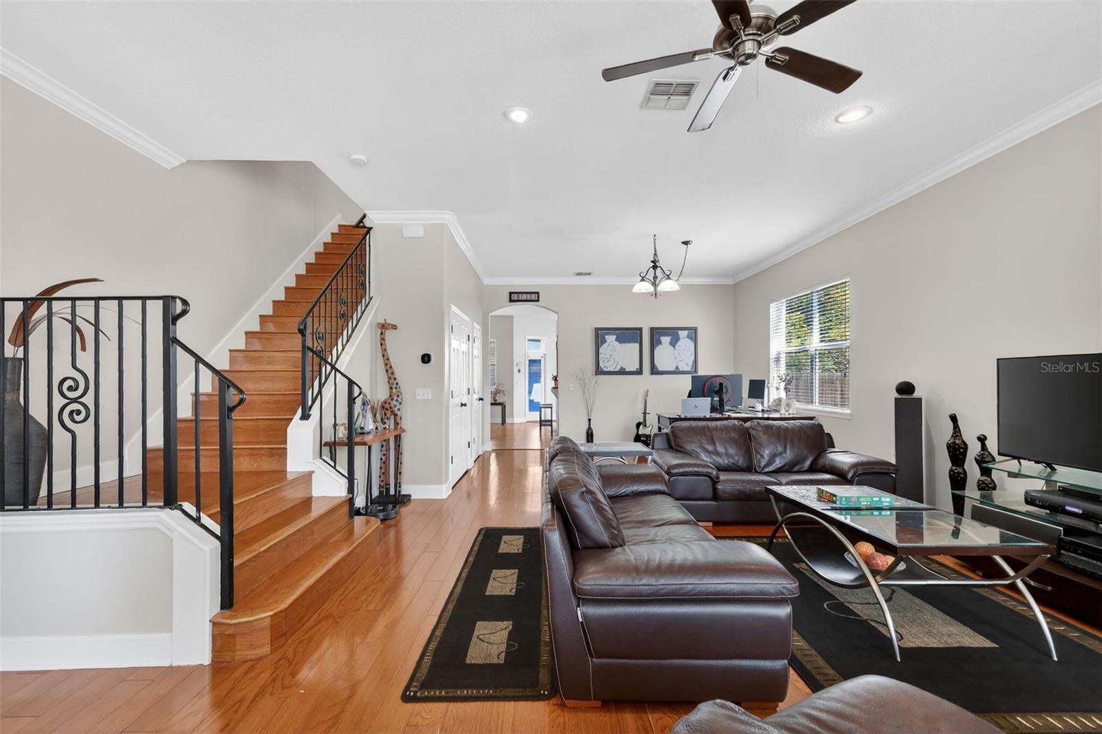 Image 34 of 66 For 111 Steele Street