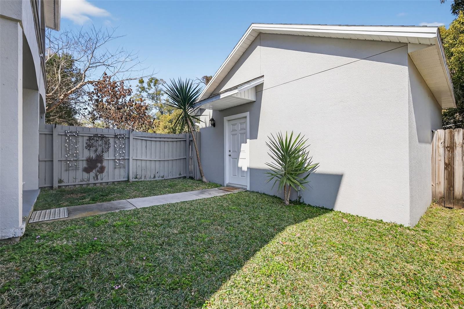 Image 46 of 66 For 111 Steele Street