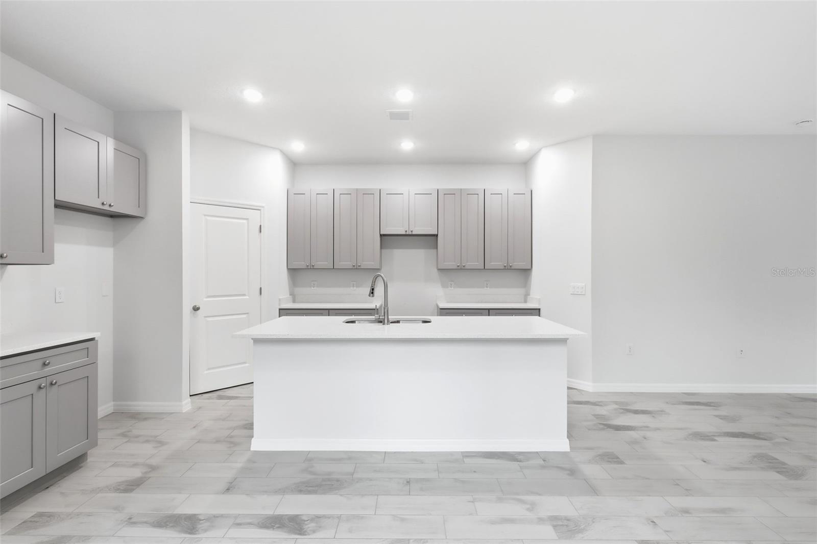 Image 4 of 54 For 808 Campello Street