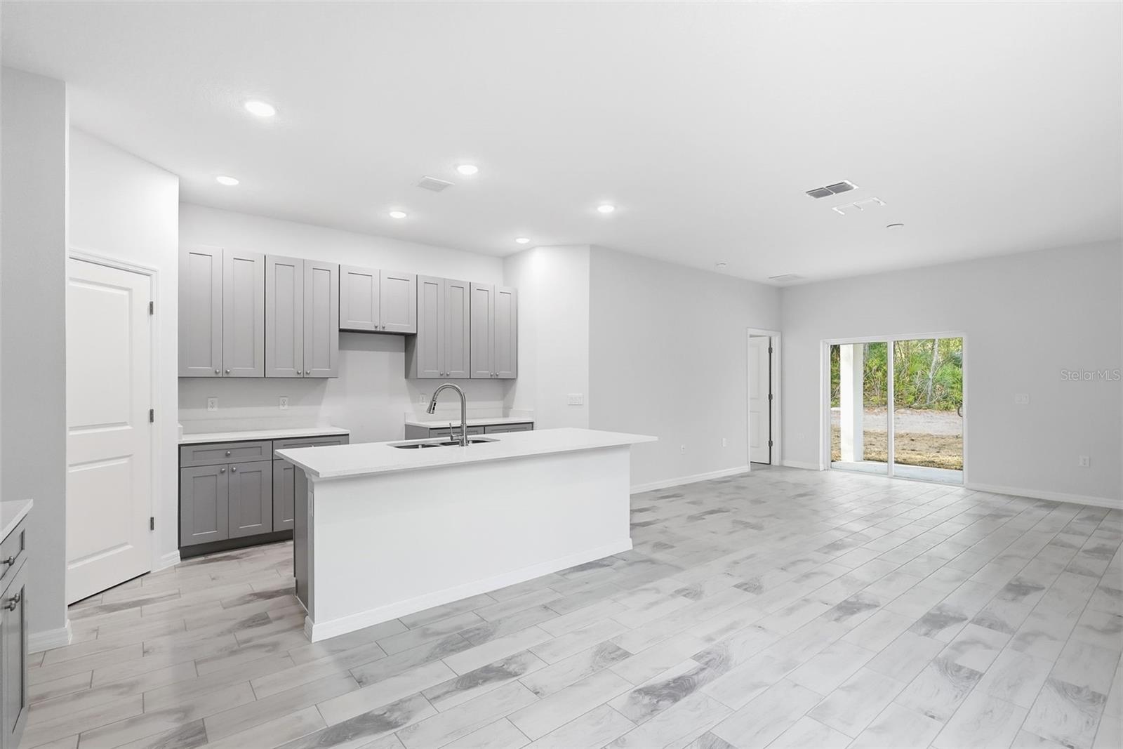 Image 5 of 54 For 808 Campello Street