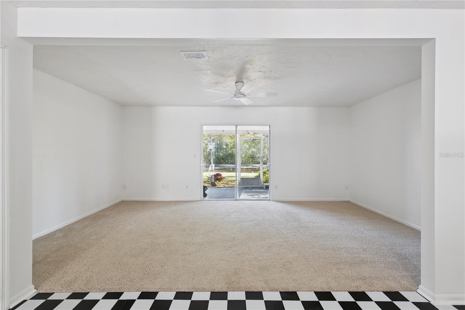 Image 10 of 37 For 565 Green Spring Circle