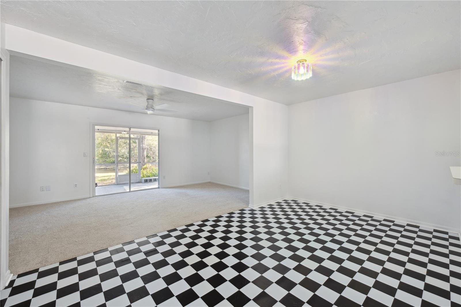 Image 12 of 37 For 565 Green Spring Circle