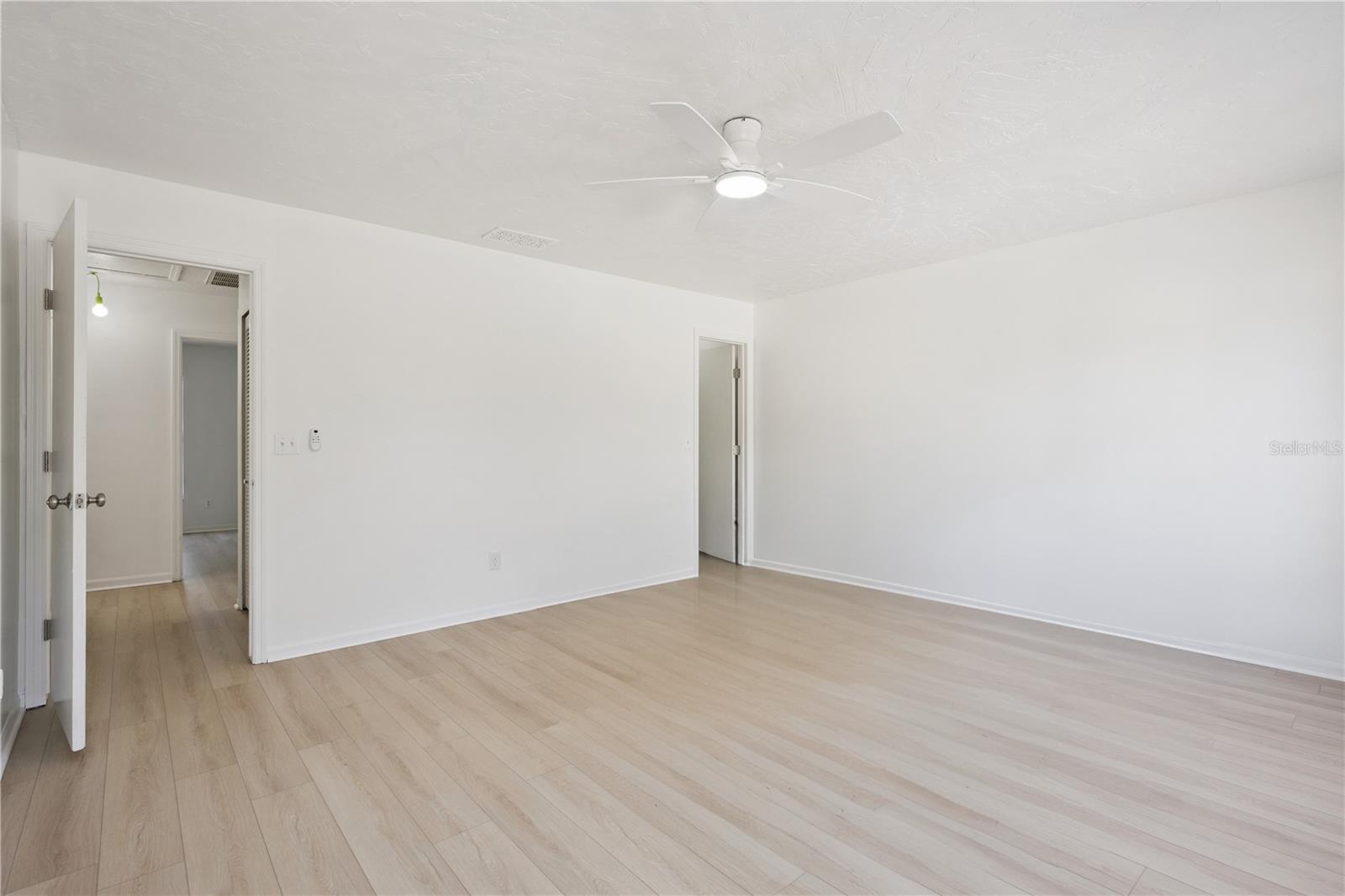 Image 25 of 37 For 565 Green Spring Circle