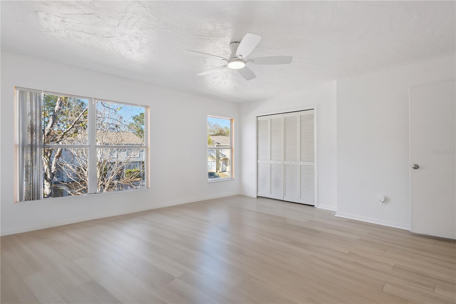 Image 26 of 37 For 565 Green Spring Circle