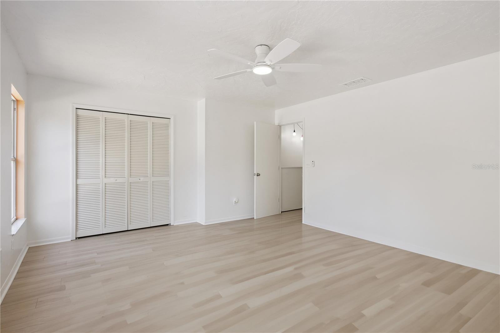 Image 27 of 37 For 565 Green Spring Circle