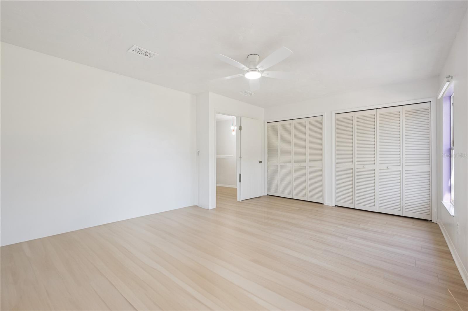 Image 28 of 37 For 565 Green Spring Circle