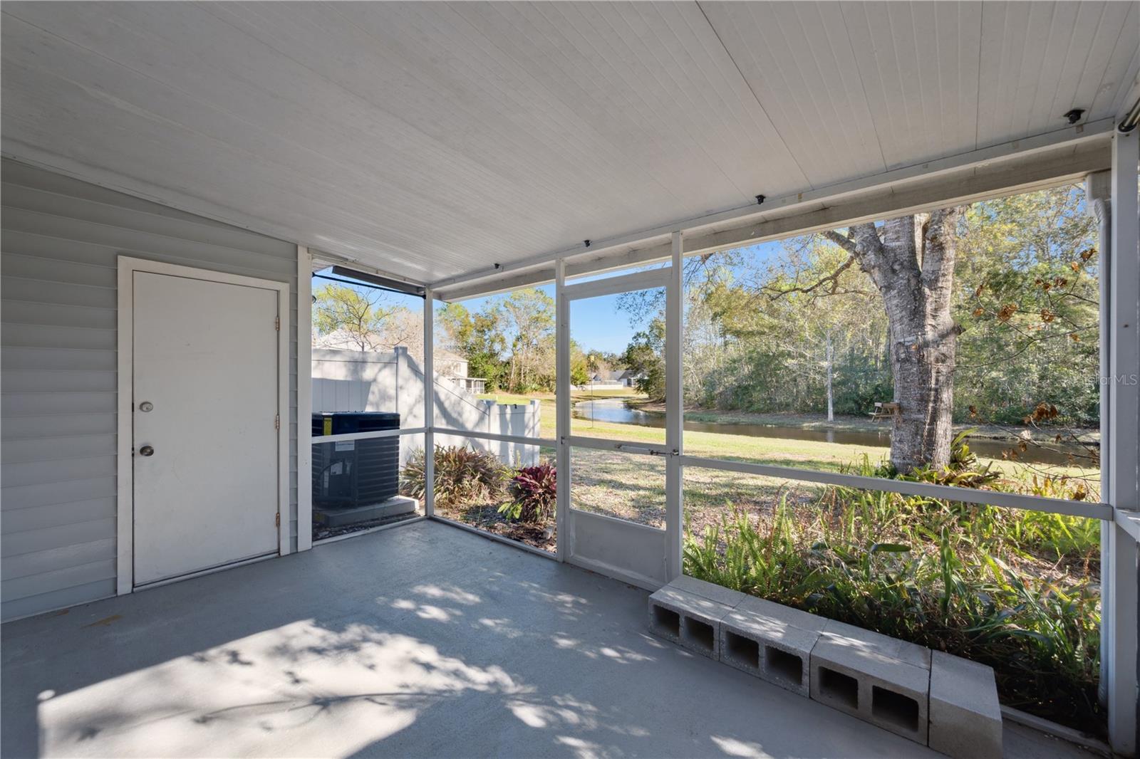 Image 31 of 37 For 565 Green Spring Circle