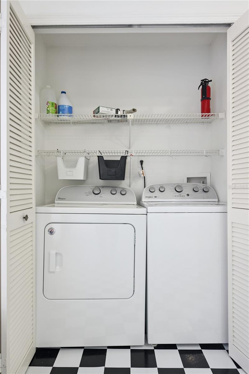 Image 6 of 37 For 565 Green Spring Circle