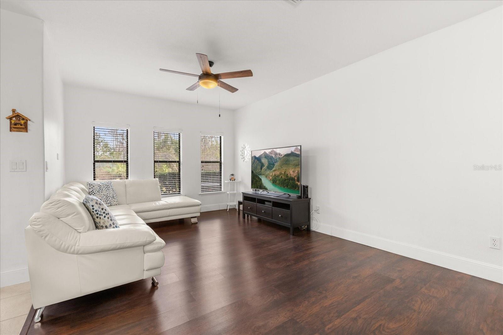 Image 11 of 32 For 9651 Doris Lane