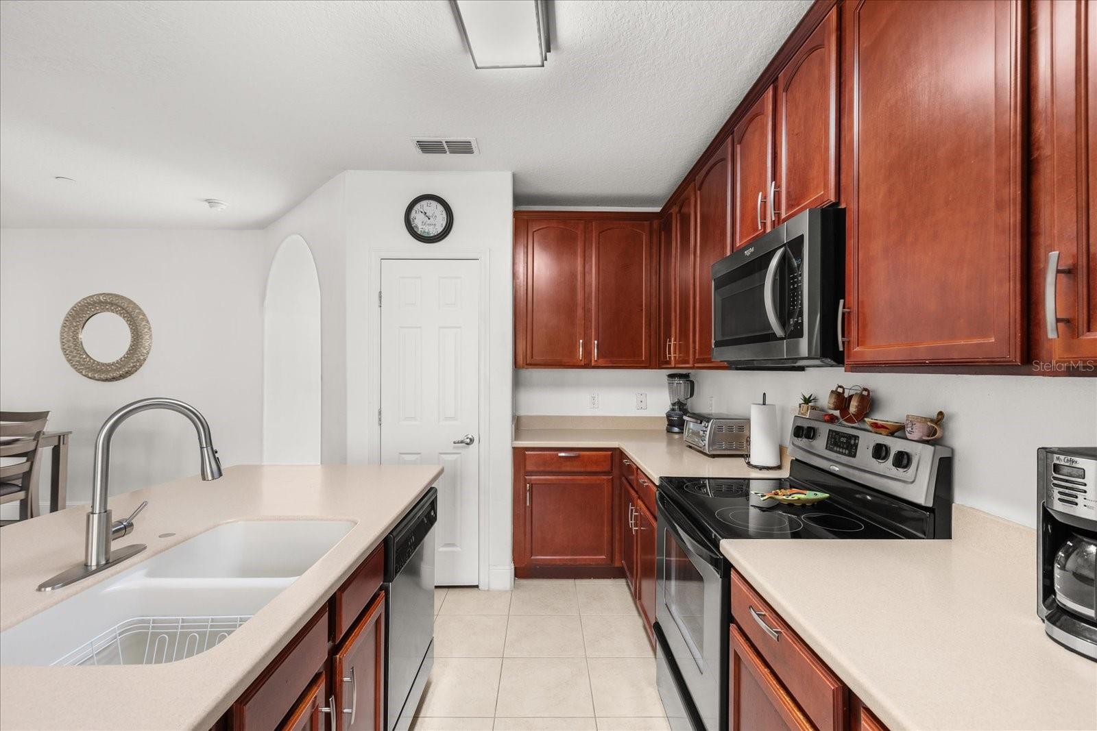 Image 14 of 32 For 9651 Doris Lane