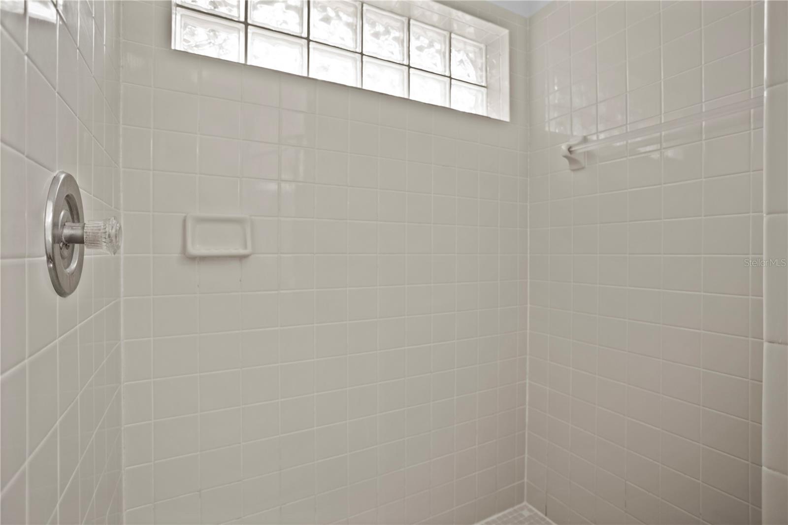 Image 17 of 53 For 1356 American Elm Drive