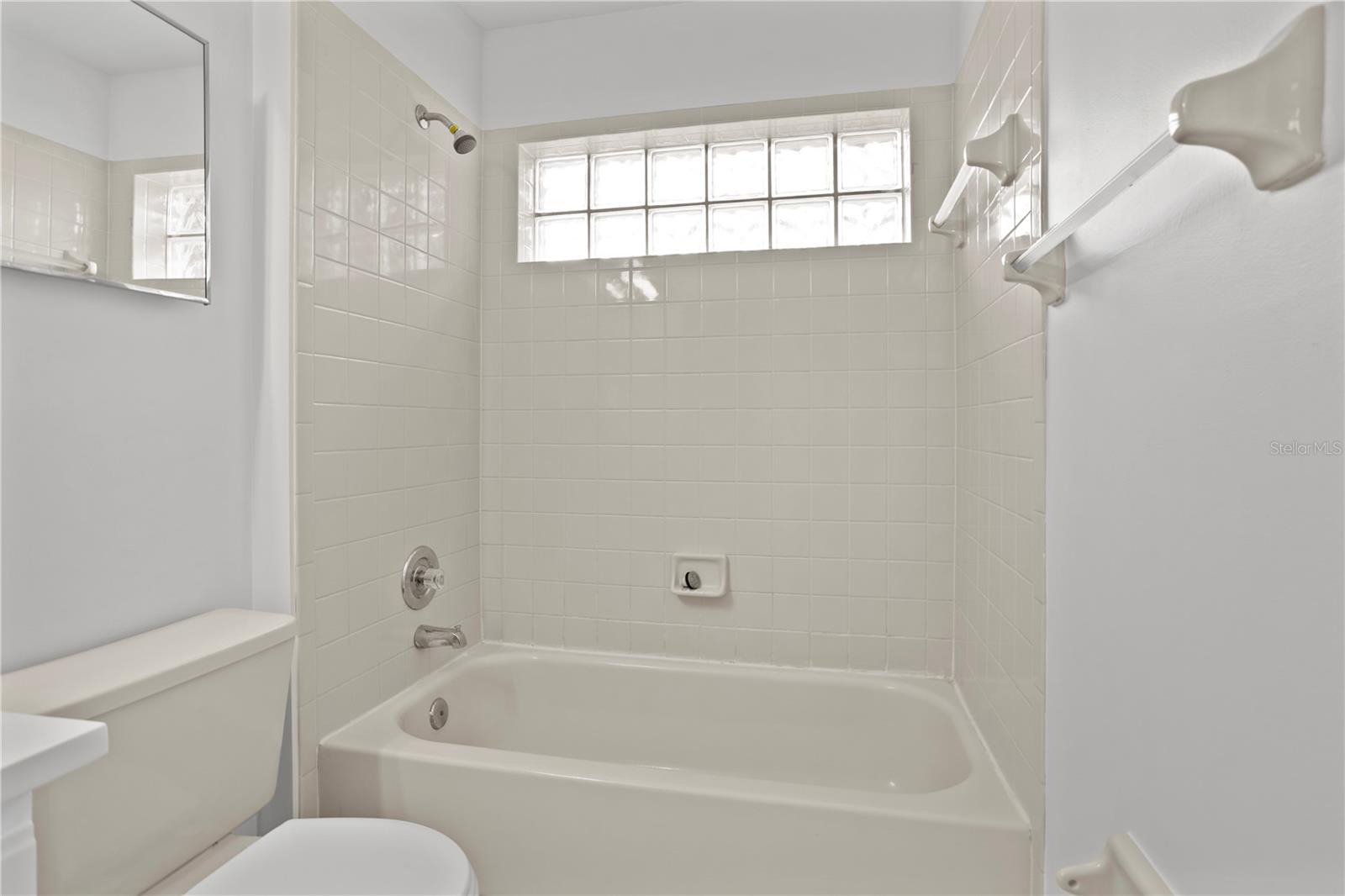 Image 19 of 53 For 1356 American Elm Drive