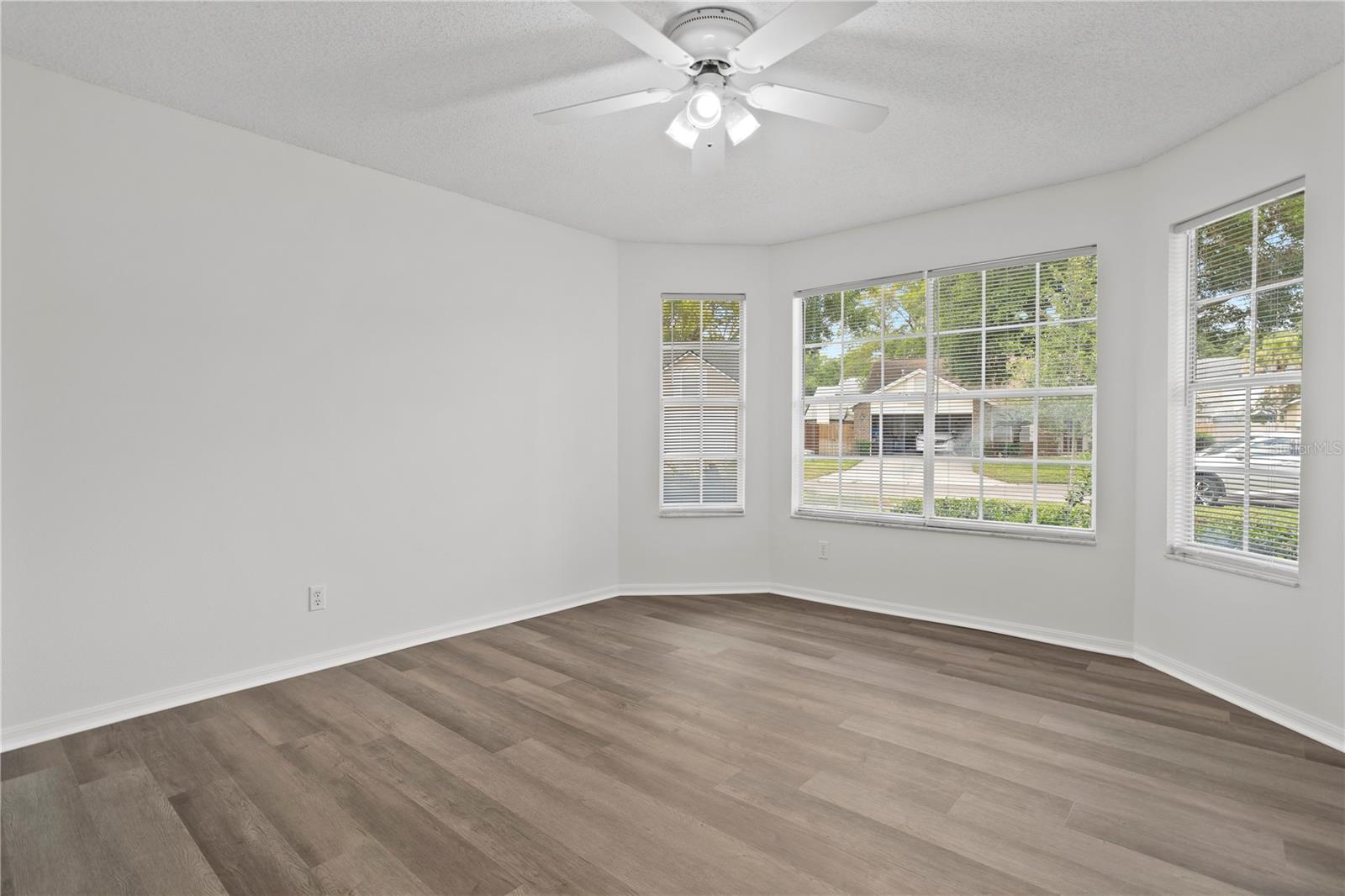 Image 34 of 53 For 1356 American Elm Drive