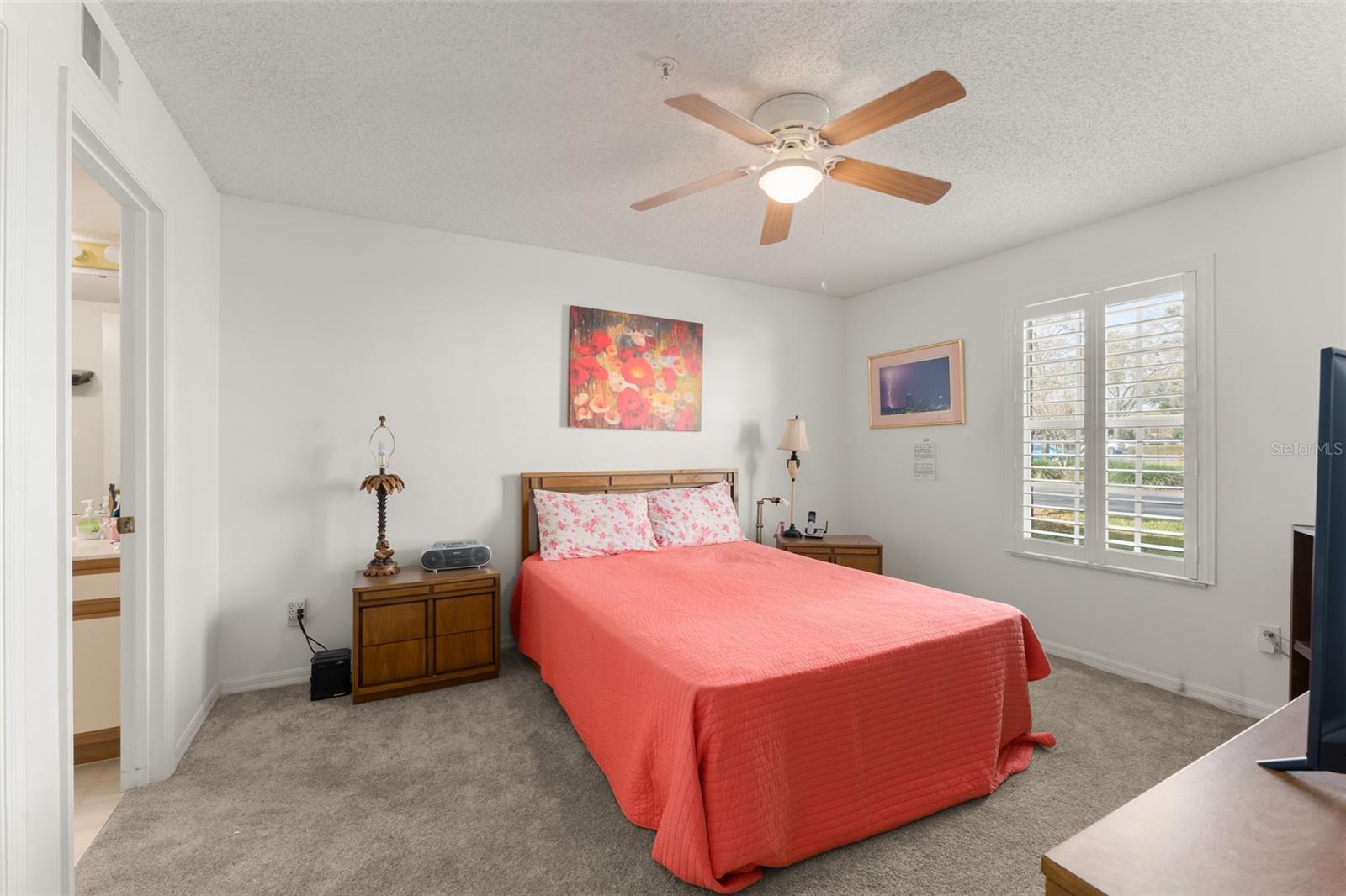 Image 21 of 38 For 5300 Dover Village Lane 4