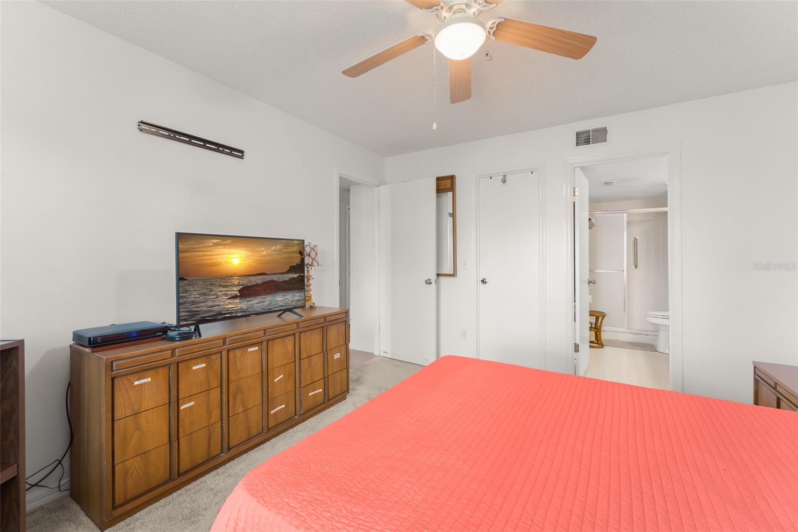 Image 23 of 38 For 5300 Dover Village Lane 4