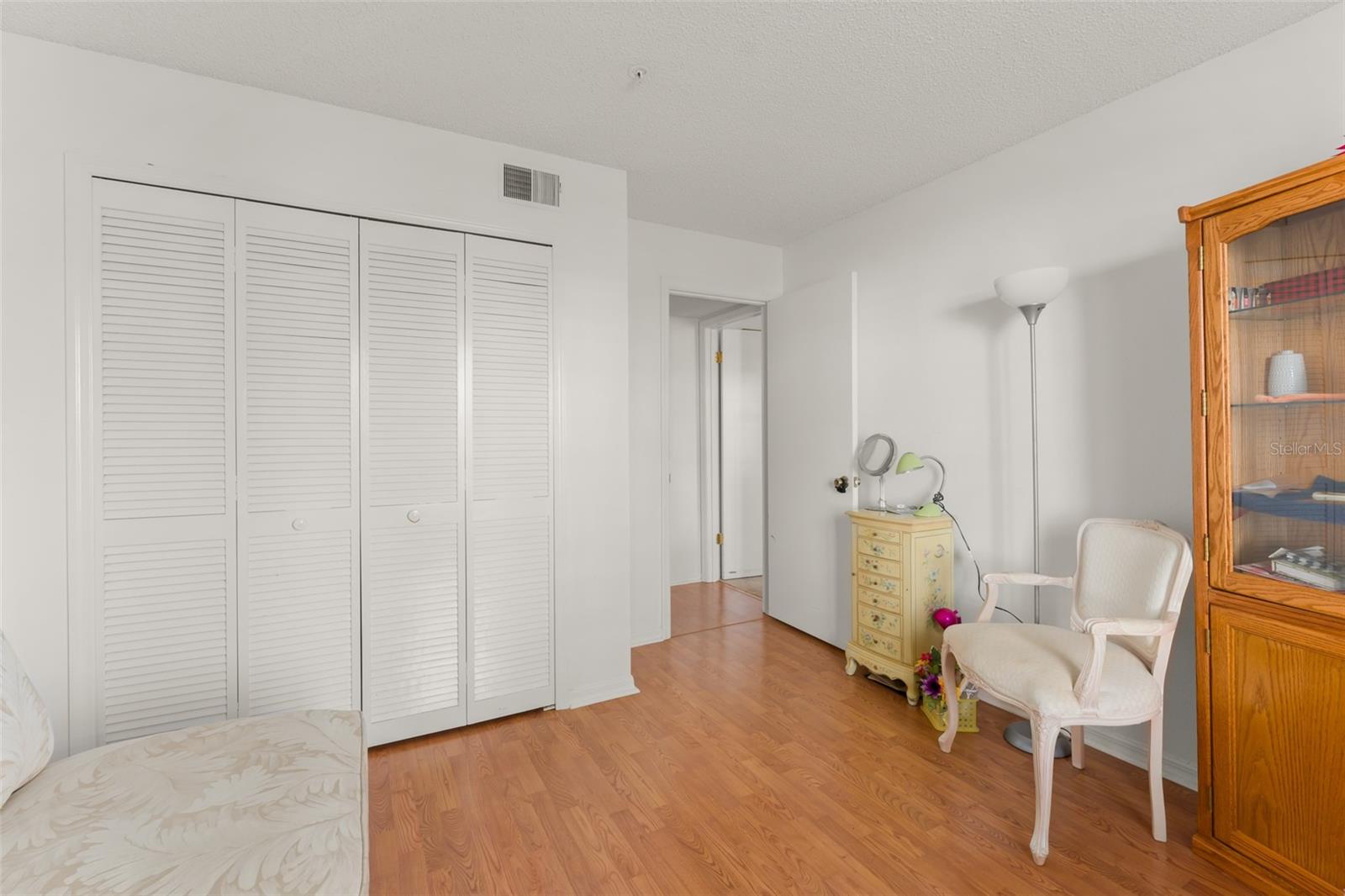 Image 26 of 38 For 5300 Dover Village Lane 4