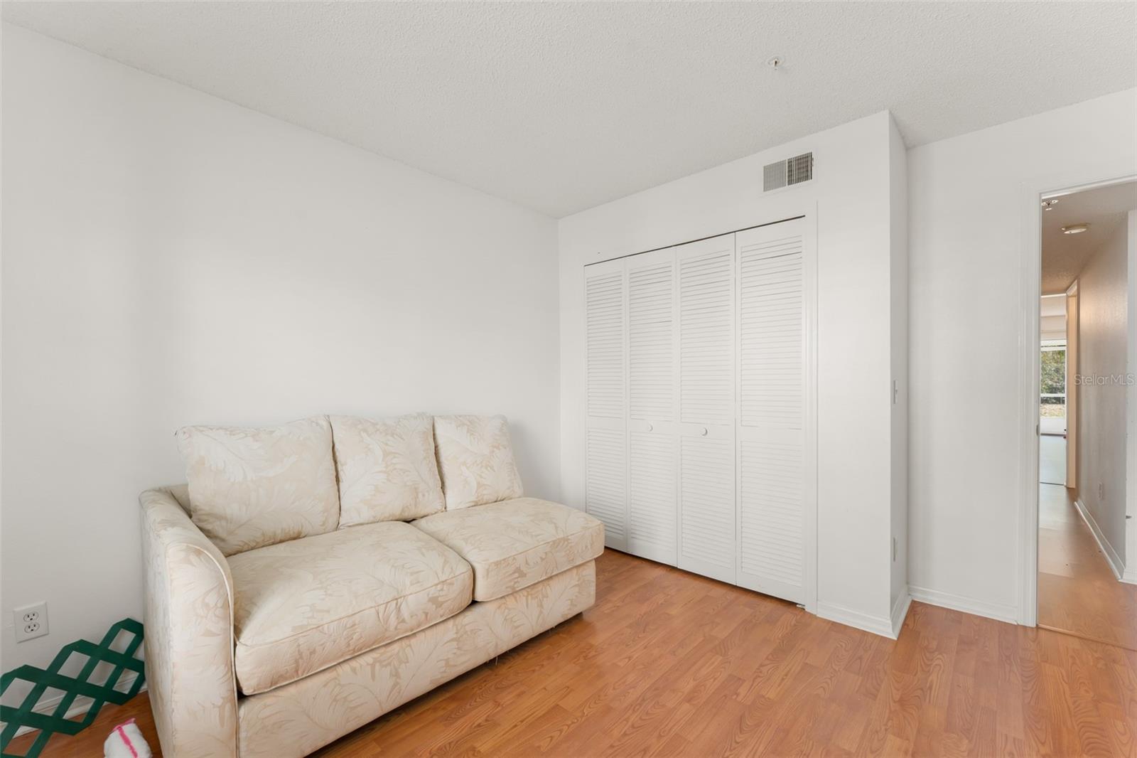 Image 27 of 38 For 5300 Dover Village Lane 4