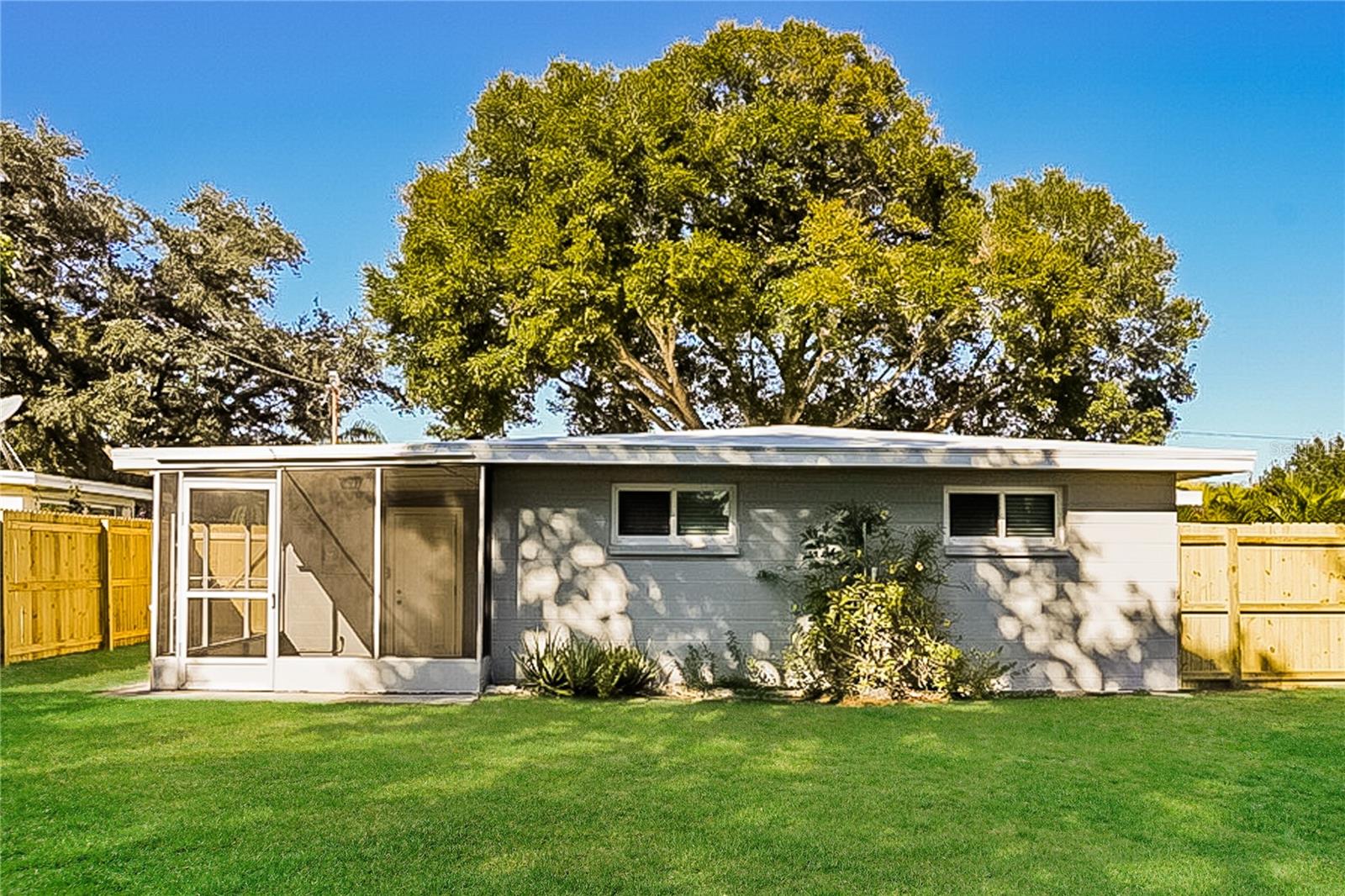 Image 14 of 16 For 10246 108th Avenue