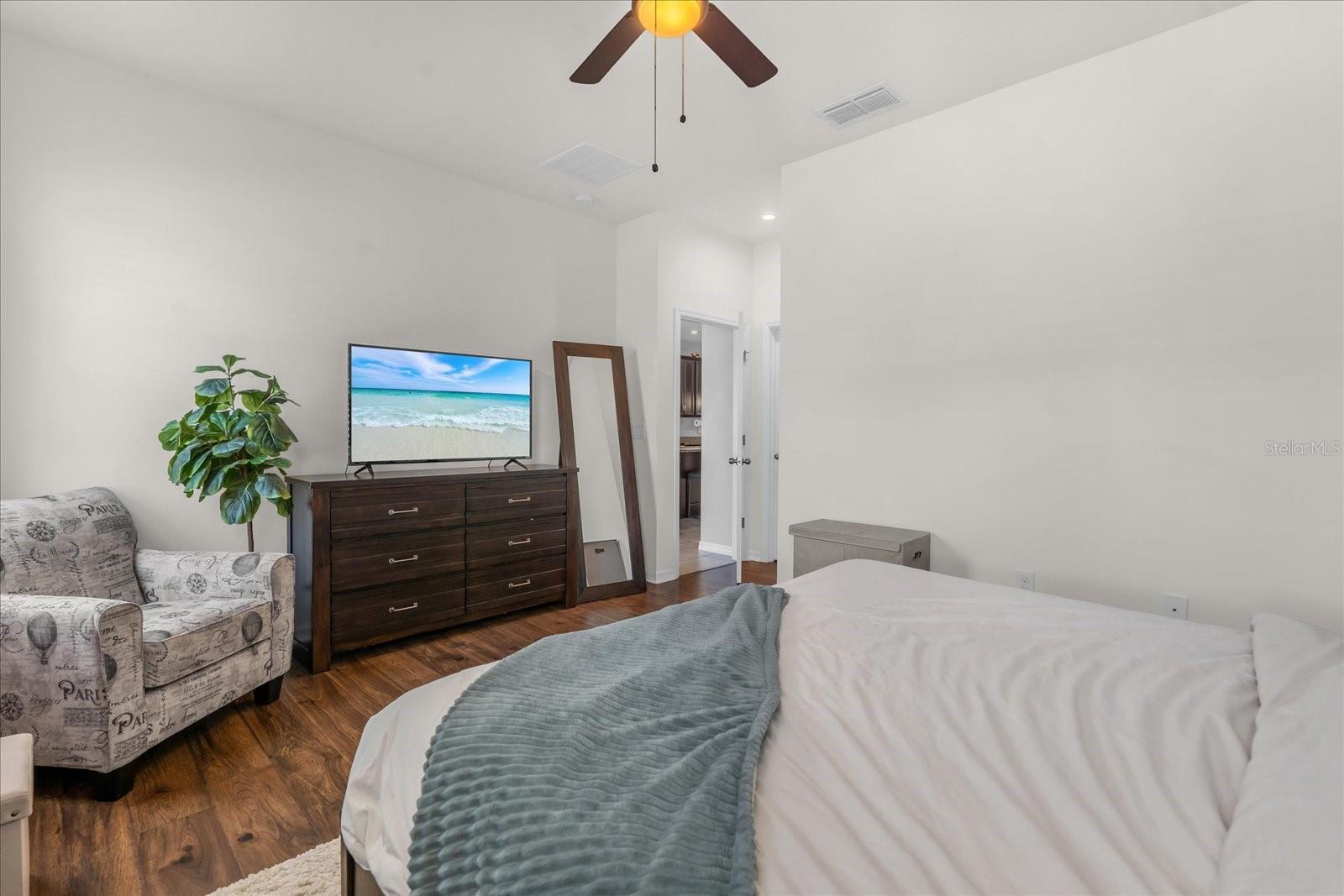 Image 15 of 30 For 2401 Avian Loop