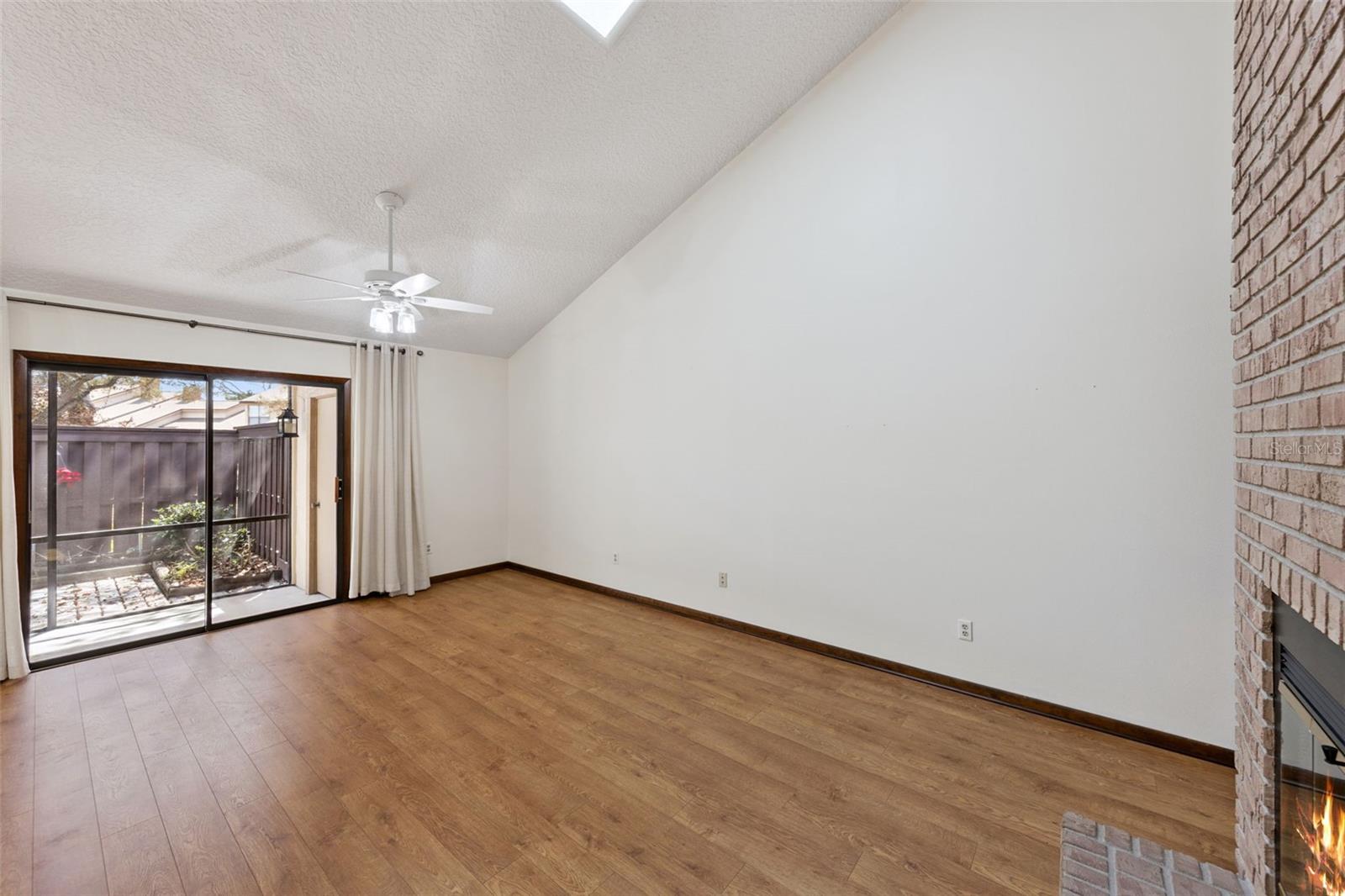 Image 11 of 36 For 121 Feather Edge Loop 5e