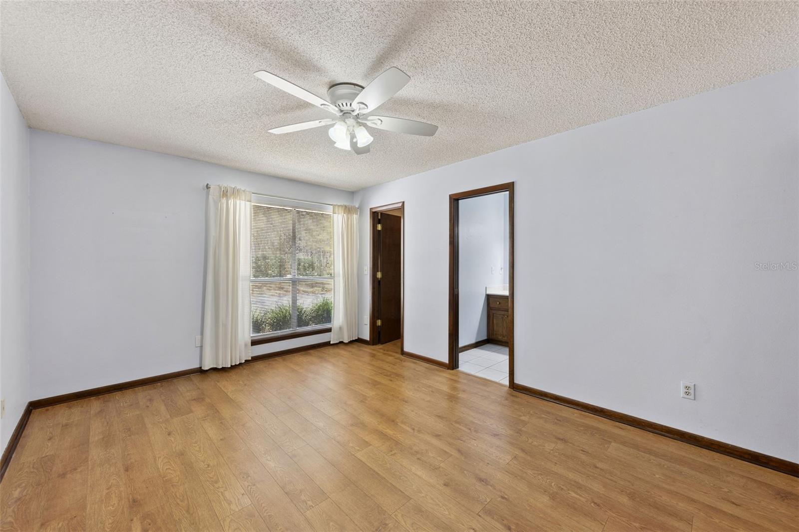 Image 13 of 36 For 121 Feather Edge Loop 5e