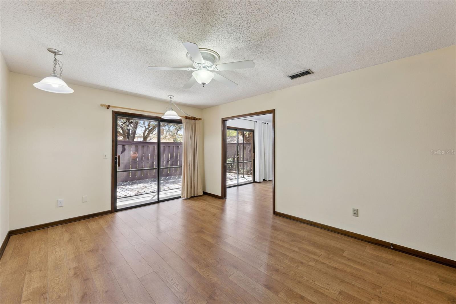 Image 17 of 36 For 121 Feather Edge Loop 5e