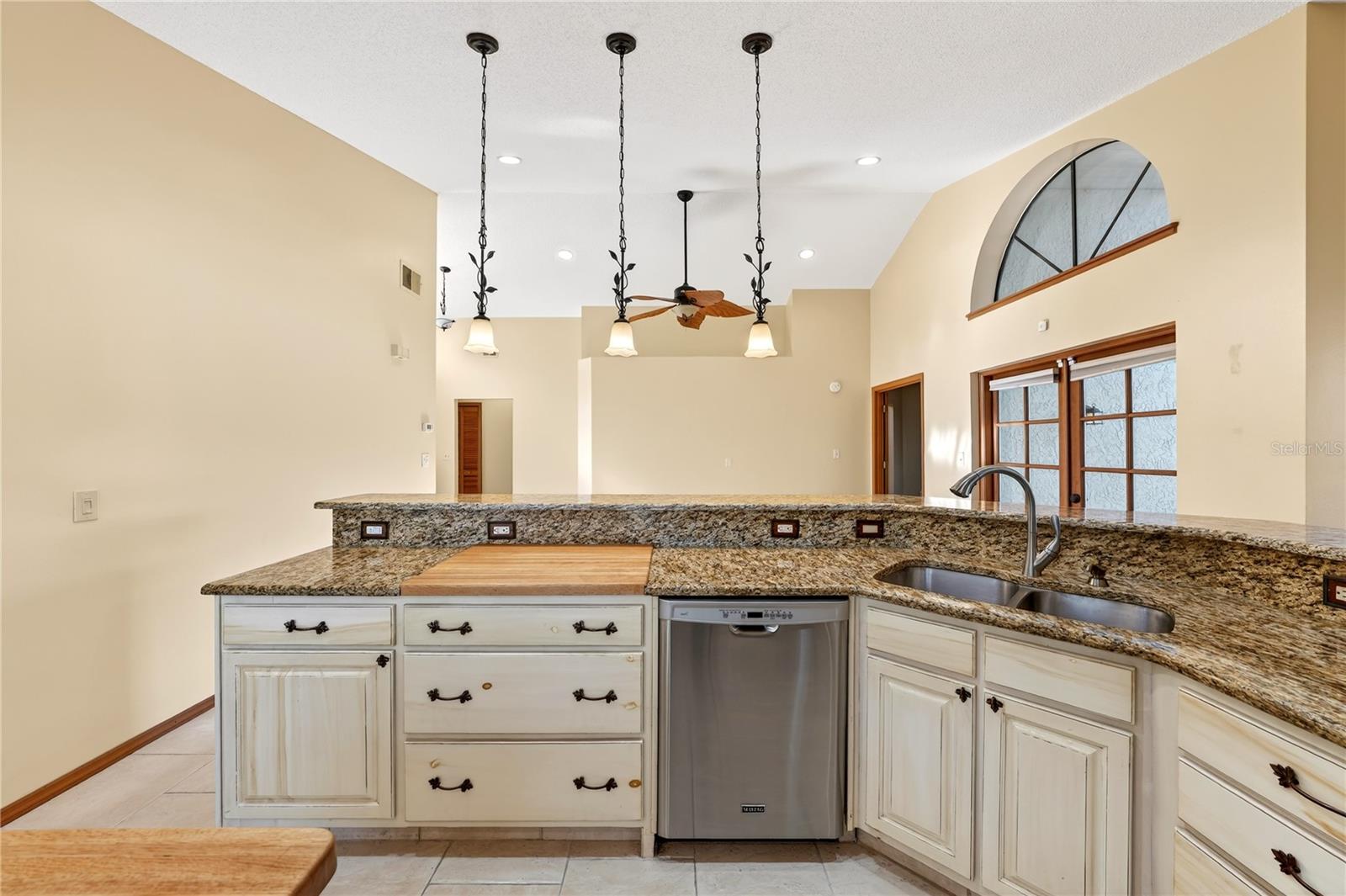 Image 28 of 68 For 1098 Piedmont Oaks Drive