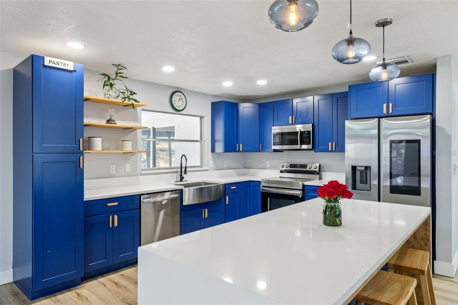 Image 10 of 28 For 549 Iris Street