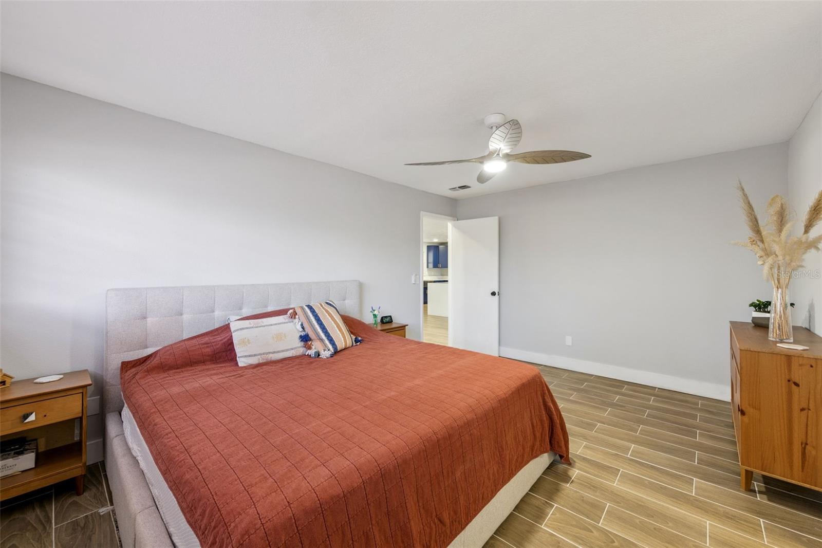 Image 14 of 28 For 549 Iris Street