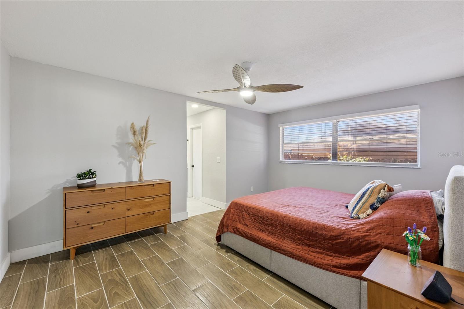 Image 15 of 28 For 549 Iris Street