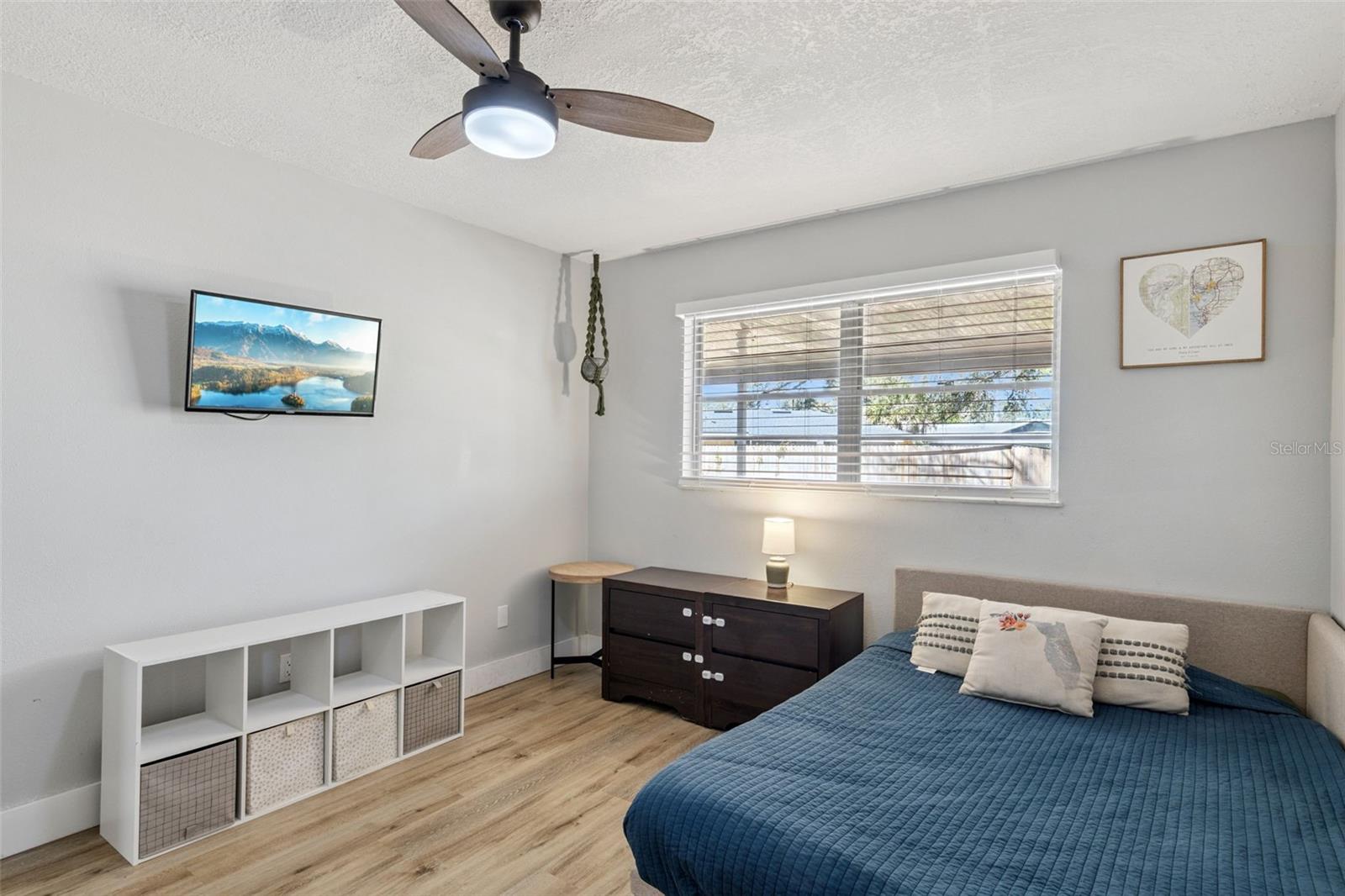 Image 18 of 28 For 549 Iris Street