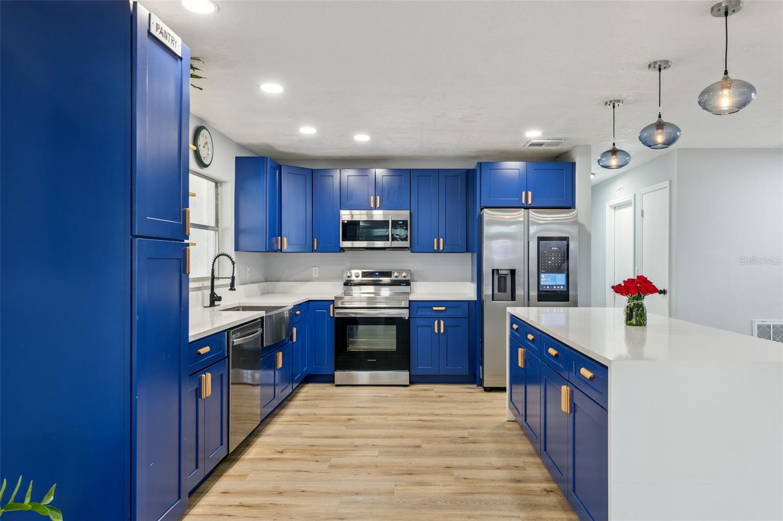 Image 2 of 28 For 549 Iris Street