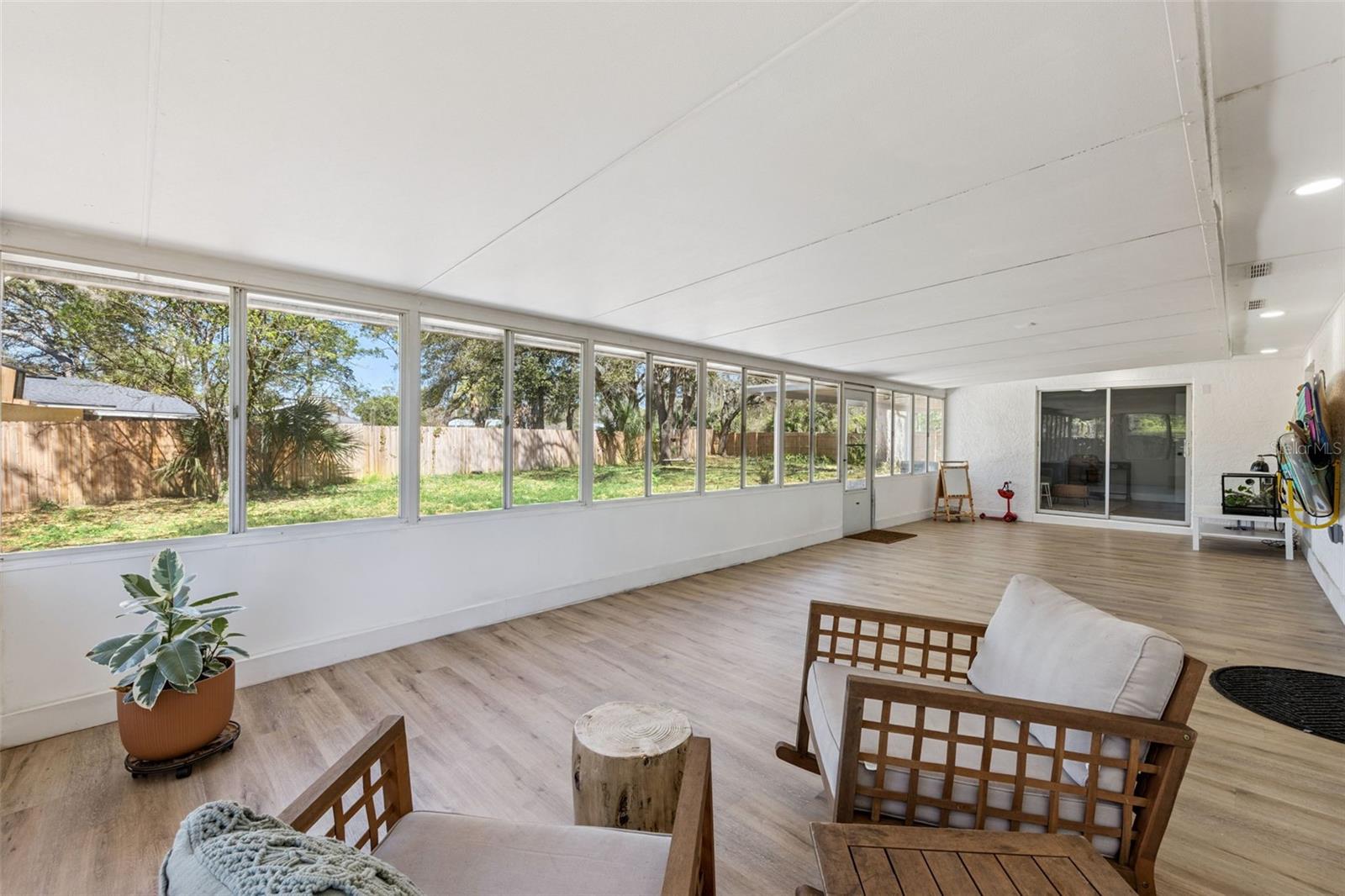 Image 24 of 28 For 549 Iris Street