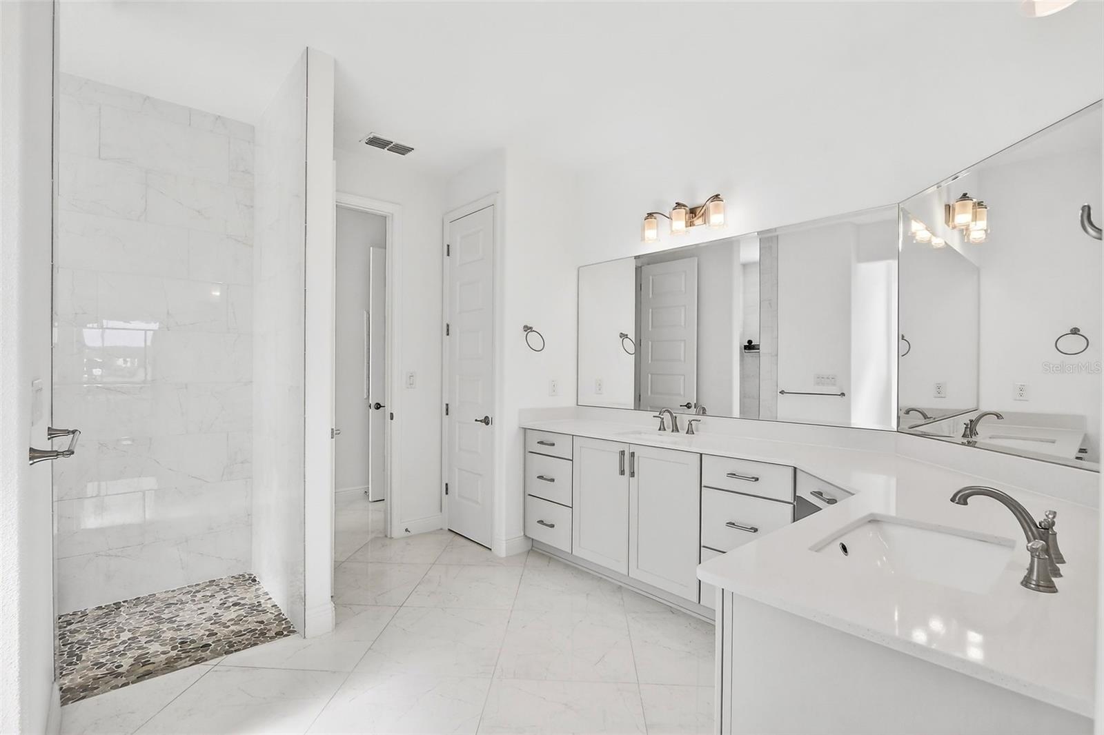 Image 18 of 31 For 9513 79th Loop