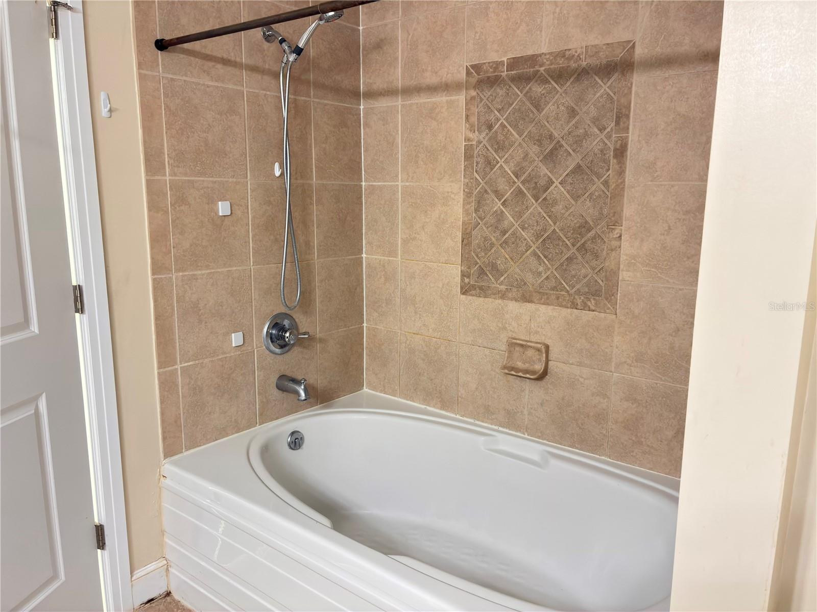 Image 15 of 18 For 101 Eola Drive 706