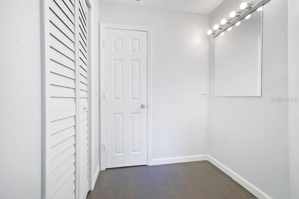 Image 11 of 34 For 9513 Darien Avenue 9513