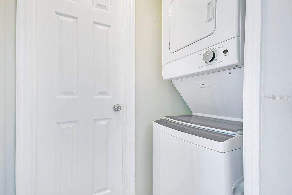 Image 13 of 34 For 9513 Darien Avenue 9513