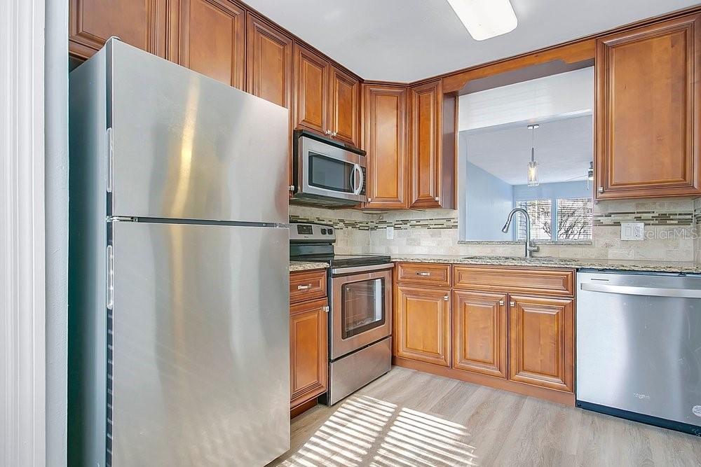 Image 14 of 34 For 9513 Darien Avenue 9513