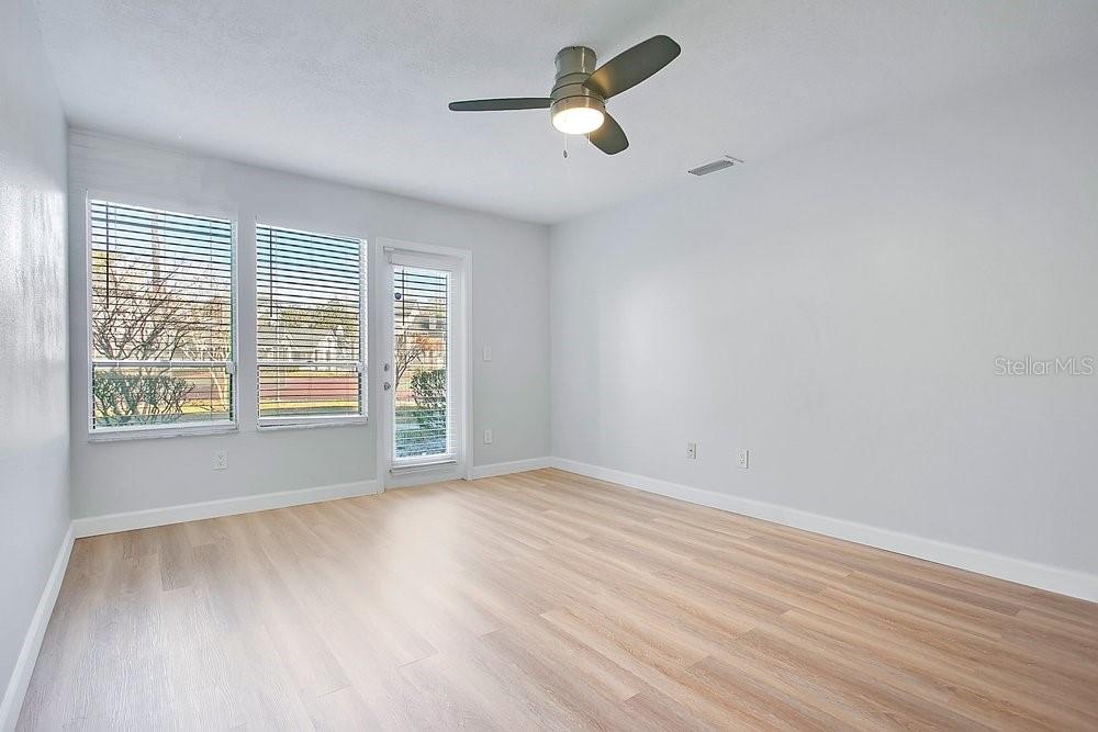 Image 15 of 34 For 9513 Darien Avenue 9513