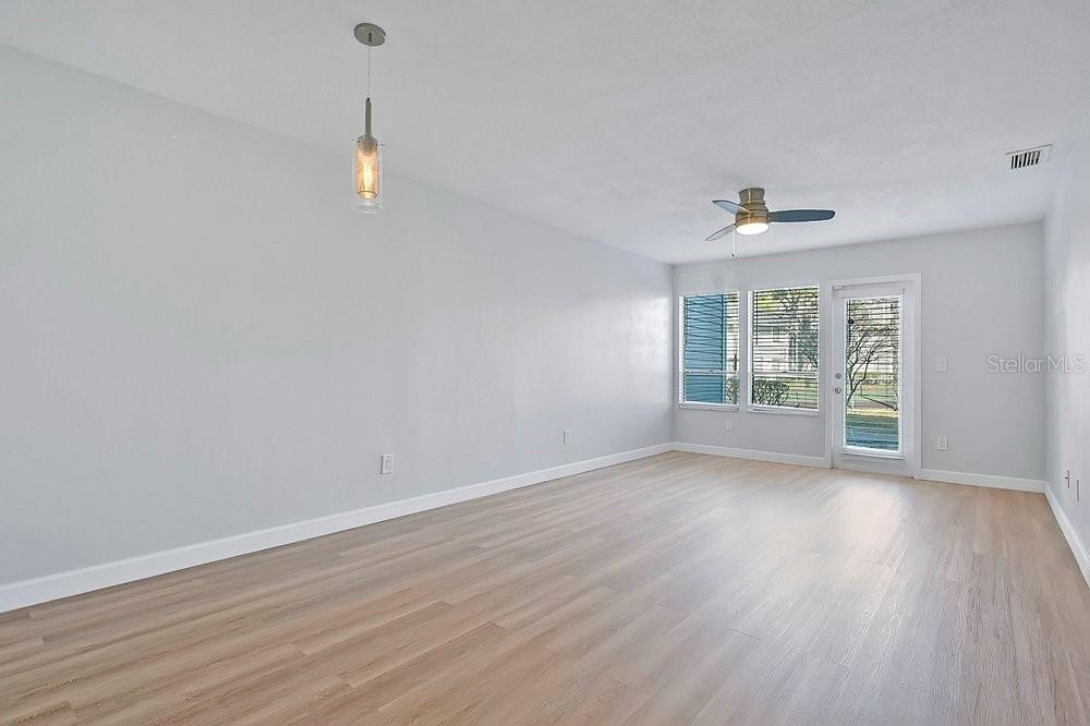Image 17 of 34 For 9513 Darien Avenue 9513