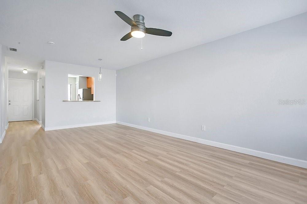 Image 18 of 34 For 9513 Darien Avenue 9513