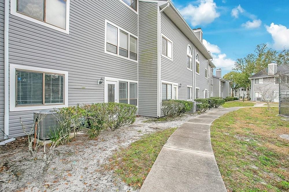 Image 21 of 34 For 9513 Darien Avenue 9513