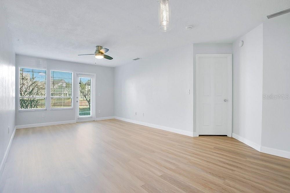 Image 3 of 34 For 9513 Darien Avenue 9513