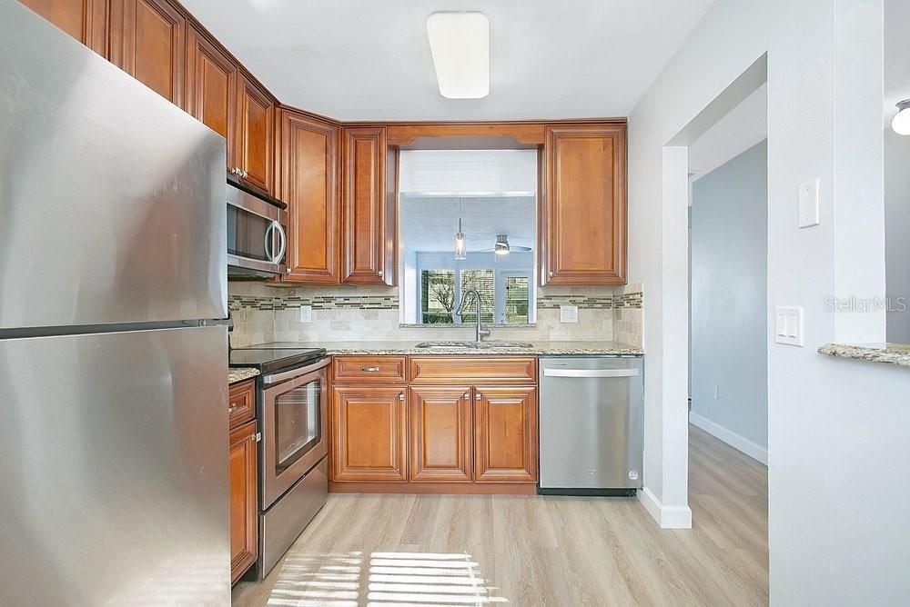 Image 4 of 34 For 9513 Darien Avenue 9513