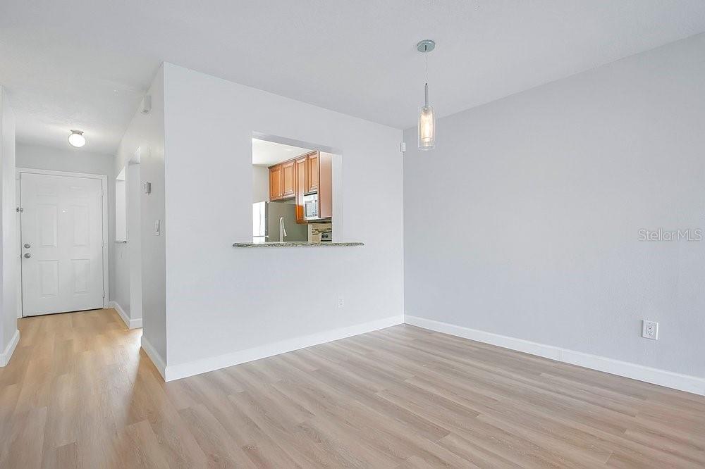 Image 6 of 34 For 9513 Darien Avenue 9513