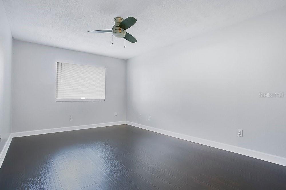 Image 7 of 34 For 9513 Darien Avenue 9513