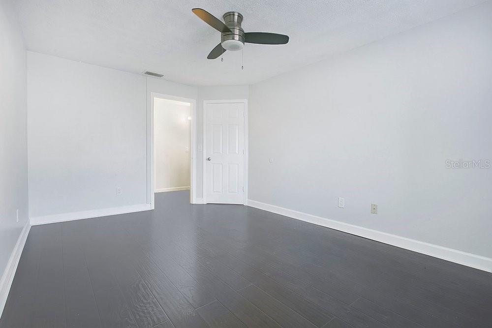 Image 9 of 34 For 9513 Darien Avenue 9513