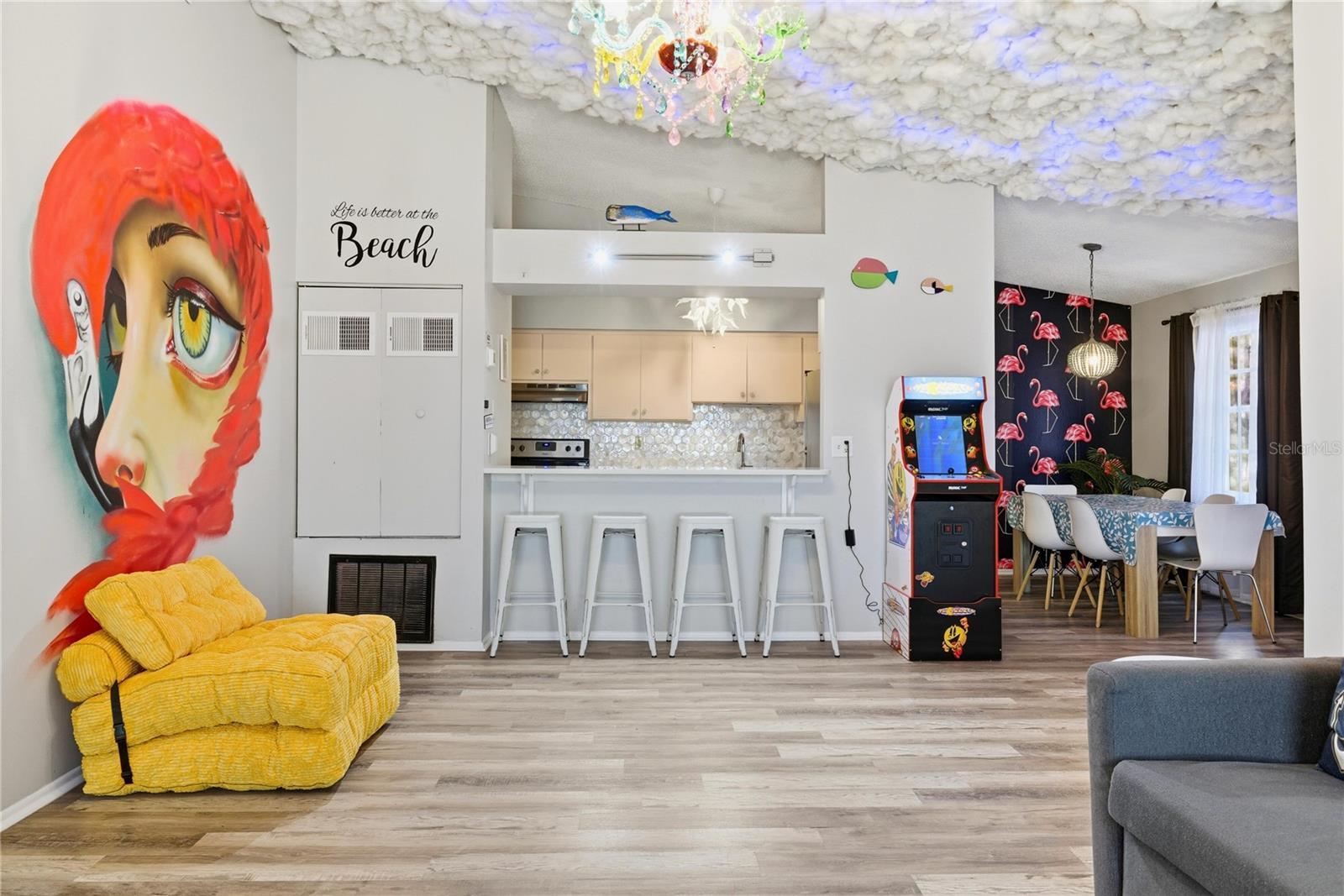 Listing photo id 12 for 527 Beach Road