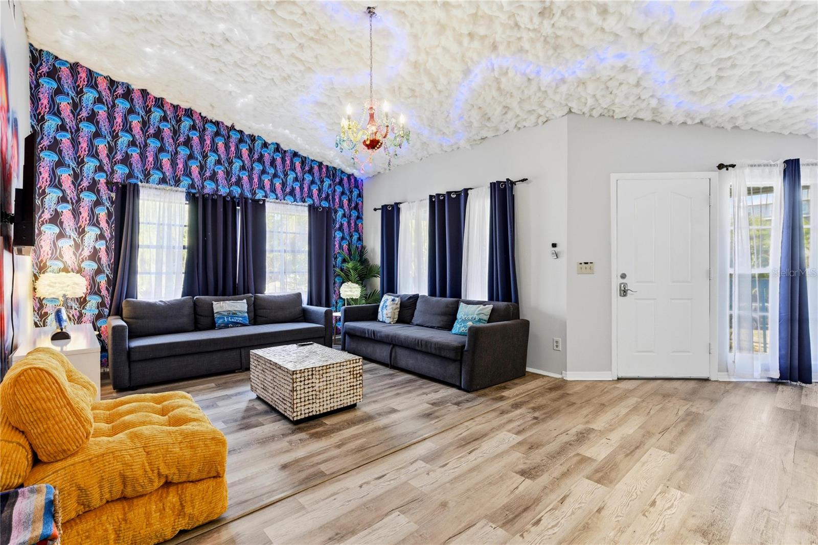 Listing photo id 0 for 527 Beach Road